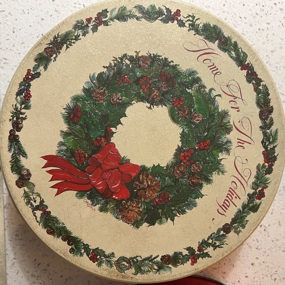 2 Vintage Christmas Cookie Tins Round Reindeer Wreath Red Green Cream 2 3/4 Tall - Picture 6 of 11